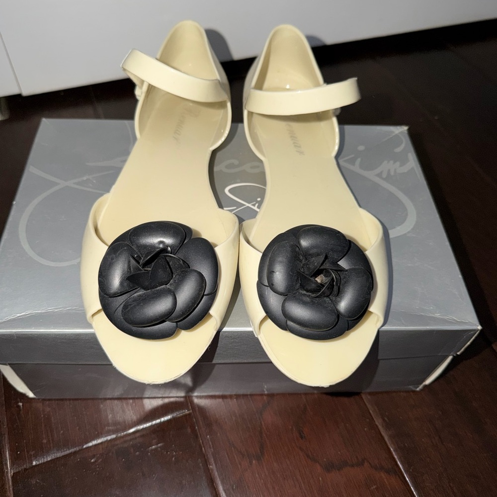 Renuar Jelly/Rubber Cream and Black Floral  Camellia Sandals